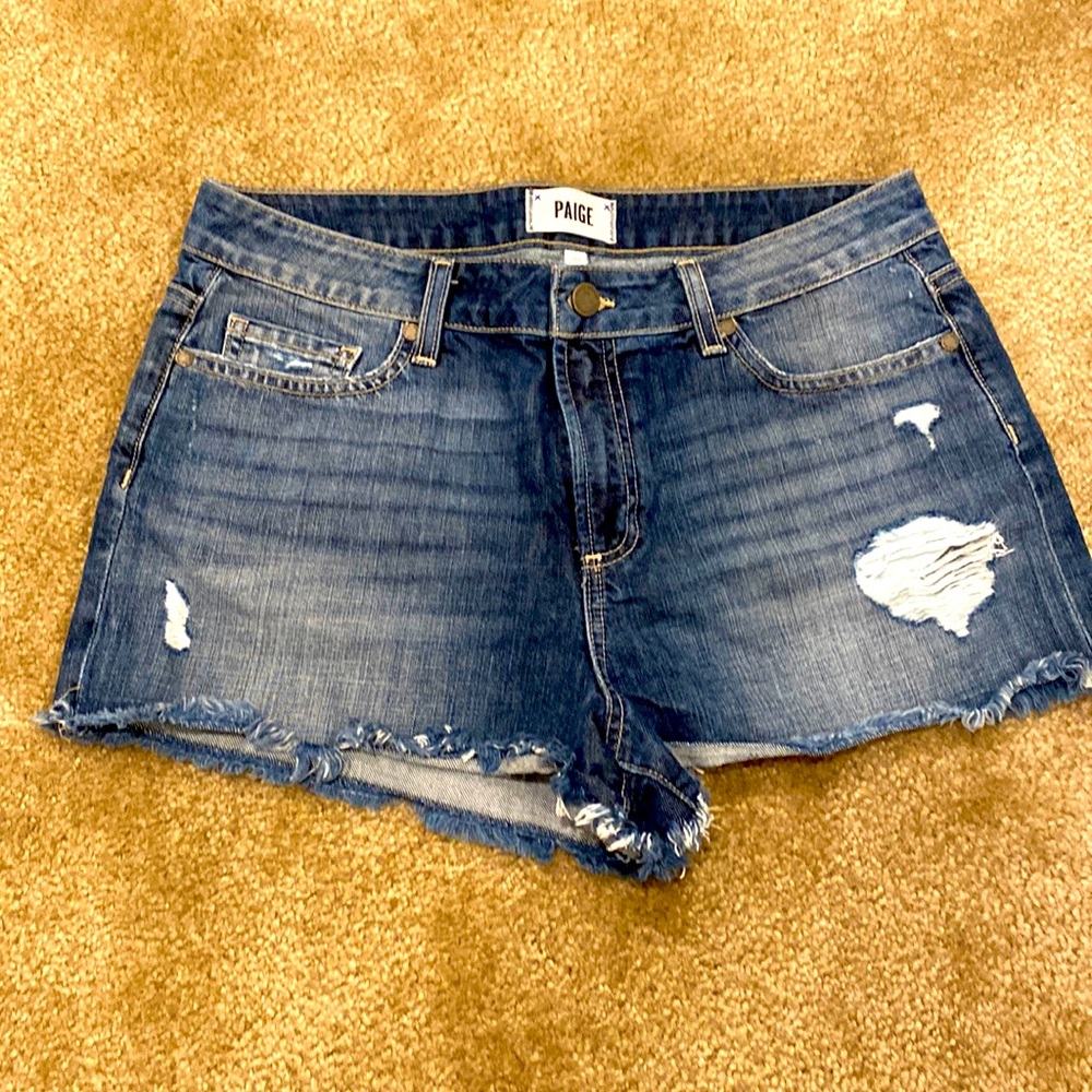 Paige denim shorts. 💙